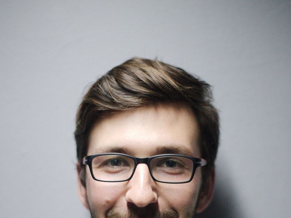 Mateusz Roszak przy pracy